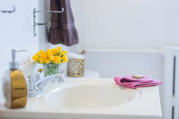 Shower & Bathtub Cleaning
